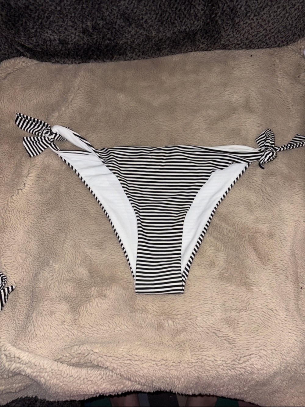 Cabana del Sol Black & White Striped Off Shoulder Tie Bikini Set, XL - Picture 5 of 8